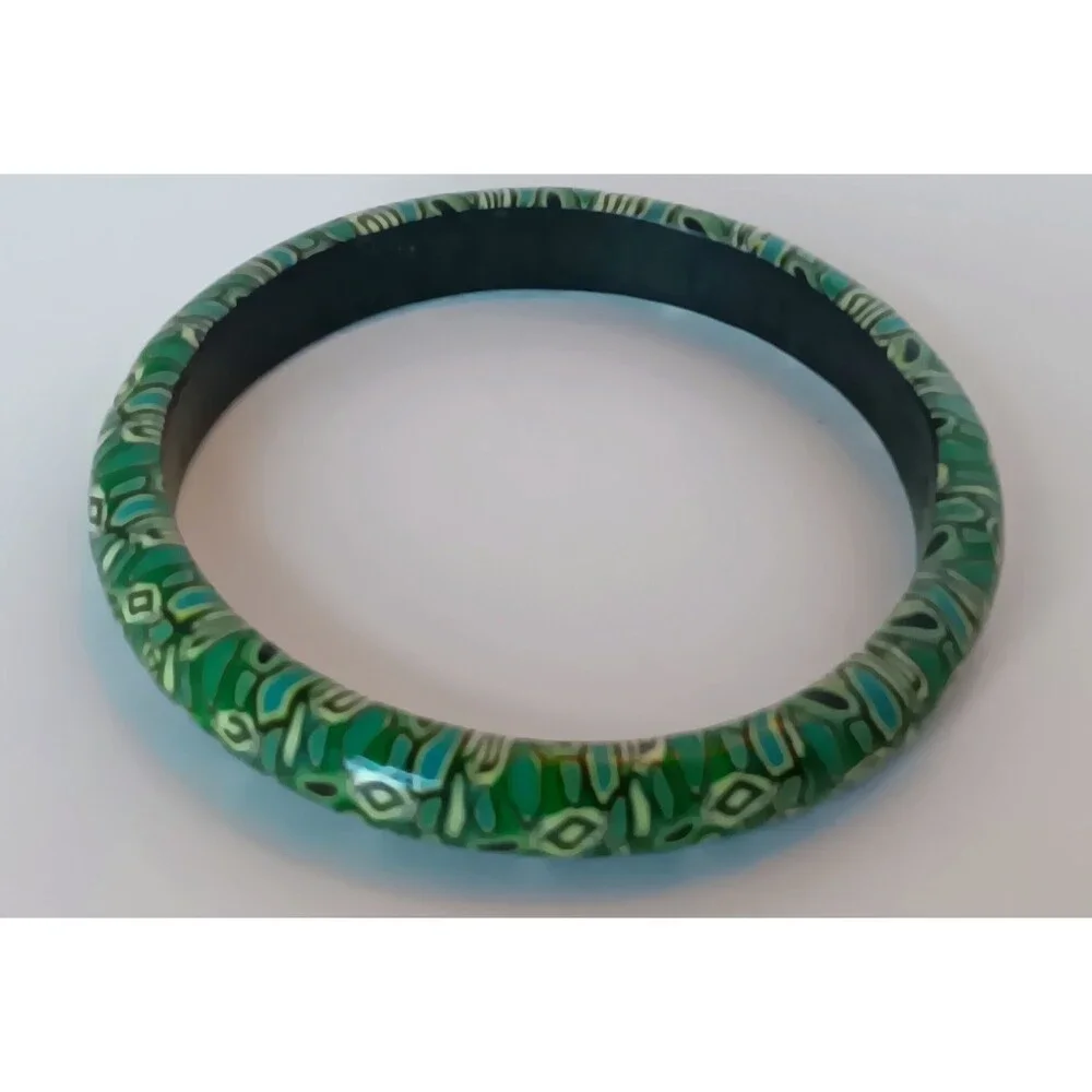 Unique Vintage Unsigned Artisan Vibrant Shades Of Green Bangle Bracelet 8 in